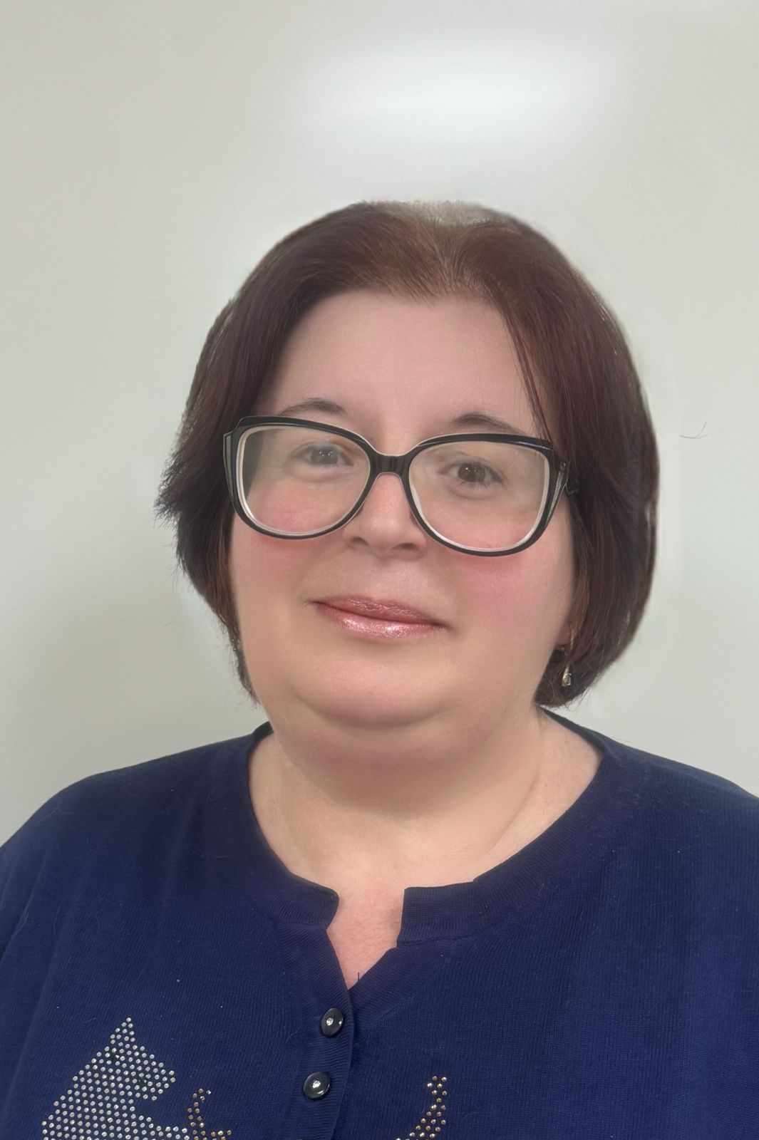 Сурикова Лариса Николаевна.
